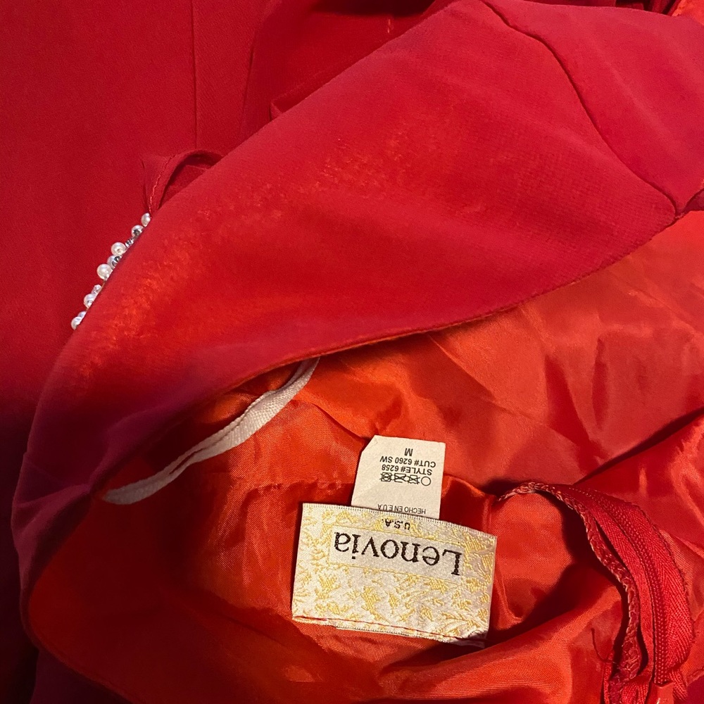 Red dress - Picture 5 of 7